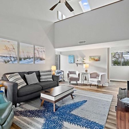 Coastal Oasis With Pool - Walk To Coligny Beach Park Hilton Head Island Bagian luar foto