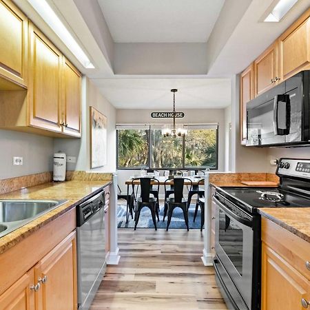 Coastal Oasis With Pool - Walk To Coligny Beach Park Hilton Head Island Bagian luar foto