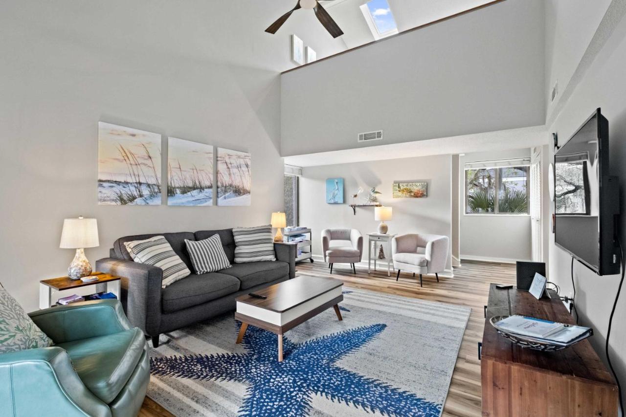 Coastal Oasis With Pool - Walk To Coligny Beach Park Hilton Head Island Bagian luar foto