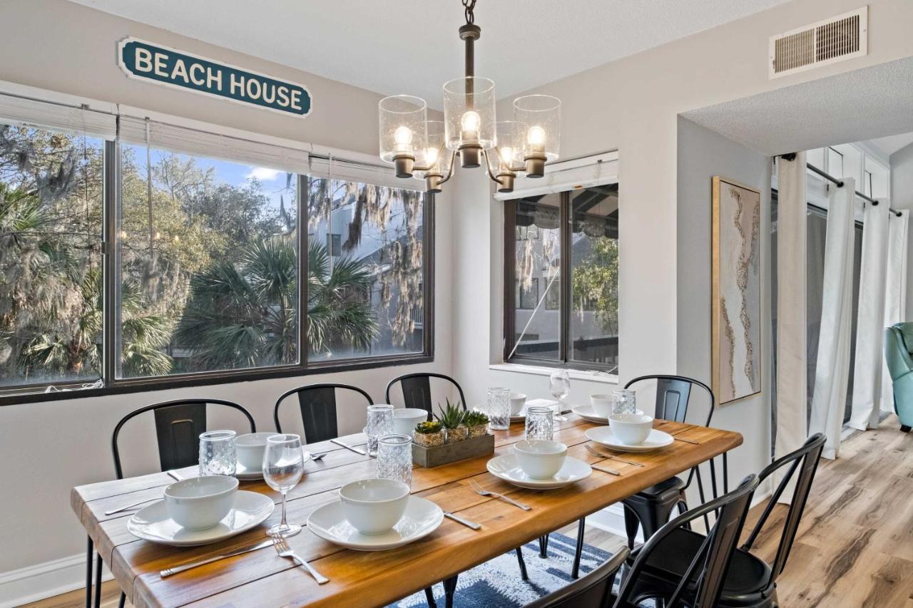 Coastal Oasis With Pool - Walk To Coligny Beach Park Hilton Head Island Bagian luar foto
