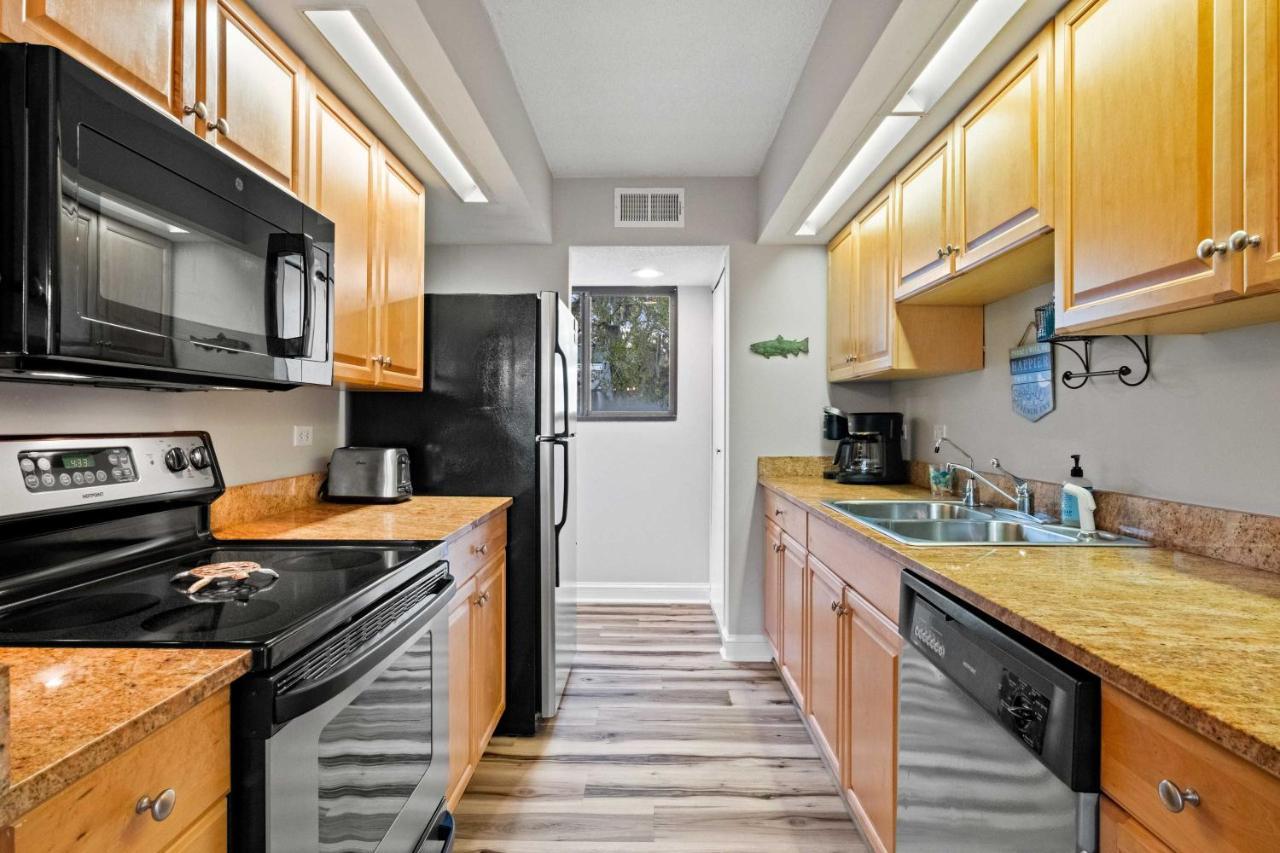 Coastal Oasis With Pool - Walk To Coligny Beach Park Hilton Head Island Bagian luar foto