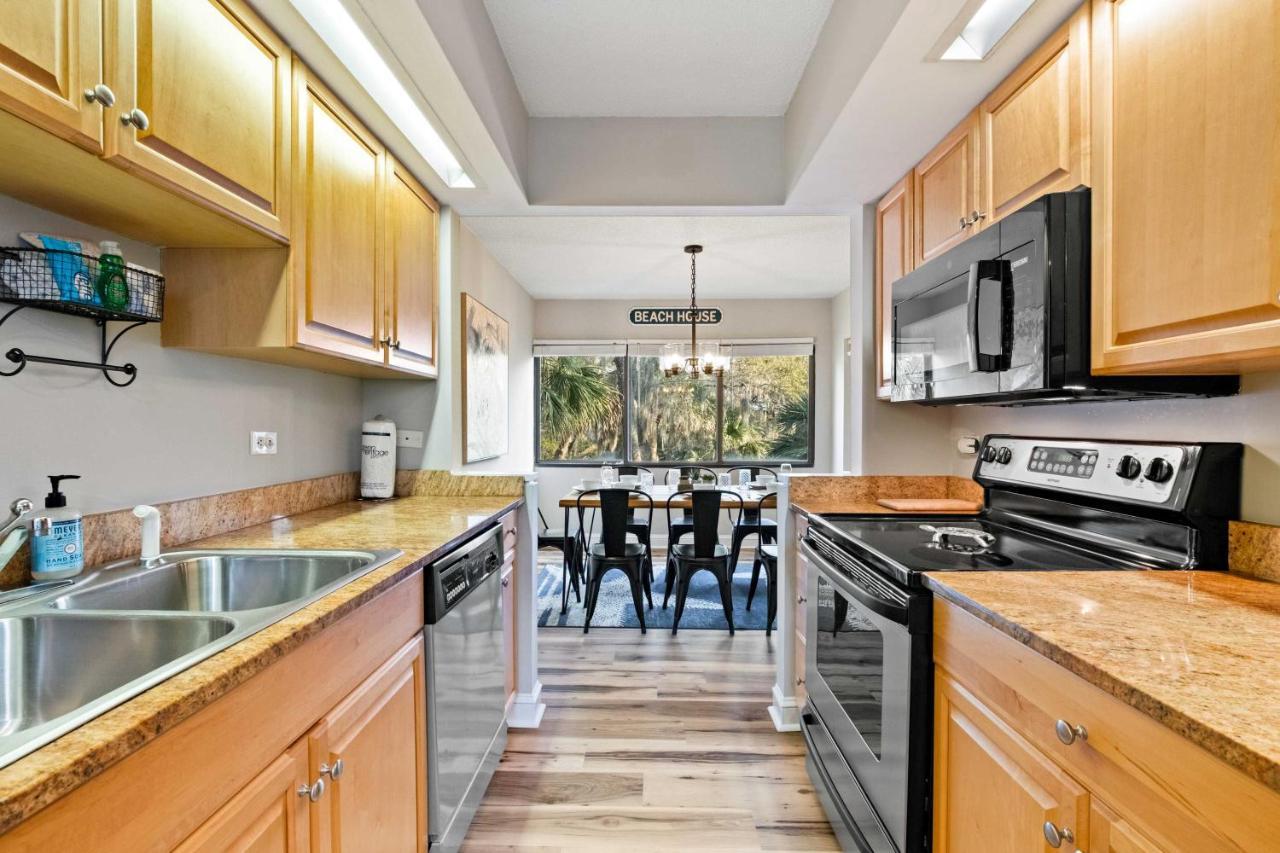 Coastal Oasis With Pool - Walk To Coligny Beach Park Hilton Head Island Bagian luar foto