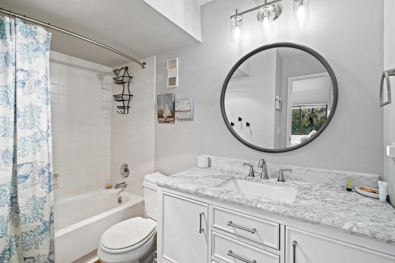Coastal Oasis With Pool - Walk To Coligny Beach Park Hilton Head Island Bagian luar foto